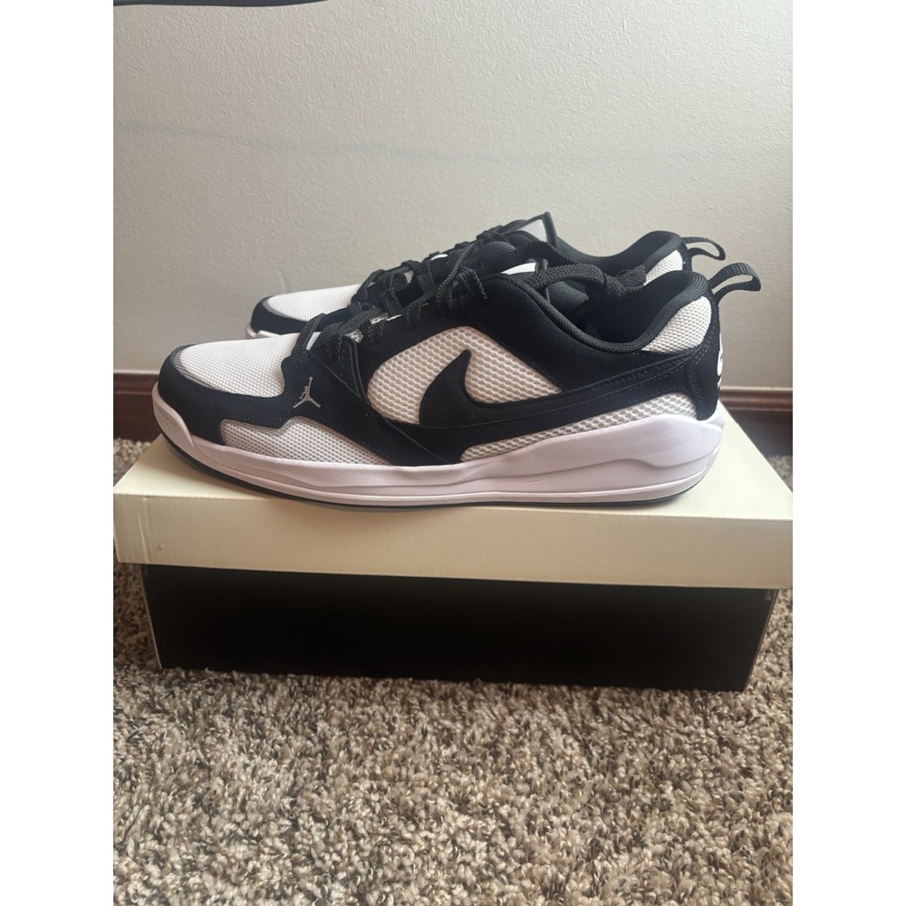 Nike Jordan CMFT Era 'White Black'‎ Panda HJ6777-001 Men's Size 11 Shoes